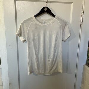 Old Navy Seamless Fitted Athletic Top White Cream Size Large EUC
